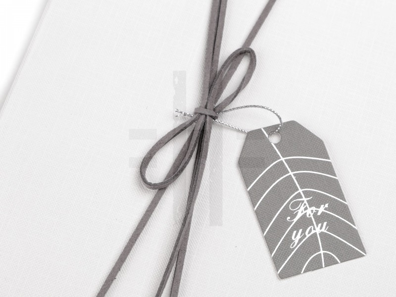 Ajándékdoboz masnis ezüstleveles Ajándék csomagolás